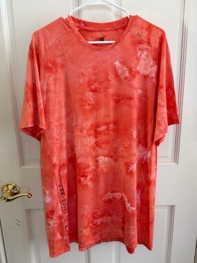 Mens LULU LEMON Orange Short Sleeve Tye dye Tee Size XL EUC